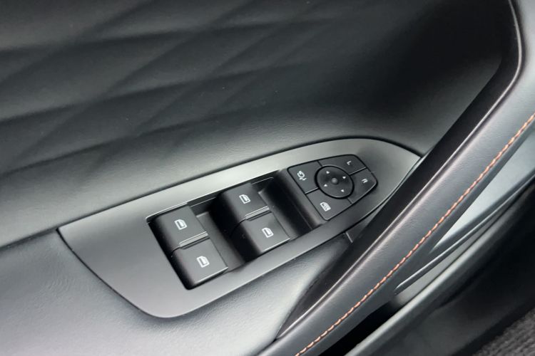 Used Roewe RX5 New Energy 2023 eRX5 Super Hybrid Prestige Edition Interior 11