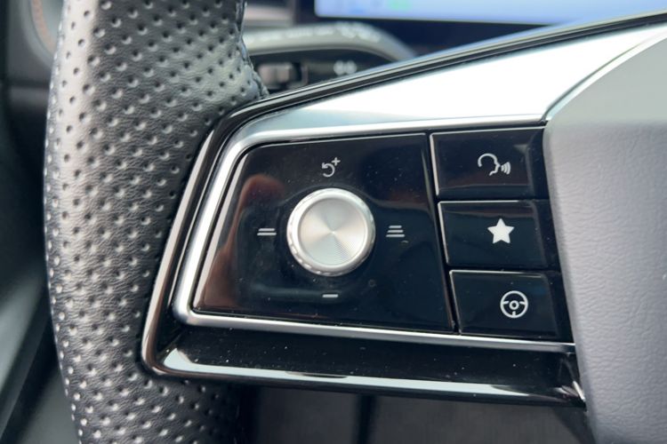 Used Roewe RX5 New Energy 2023 eRX5 Super Hybrid Prestige Edition Interior 9