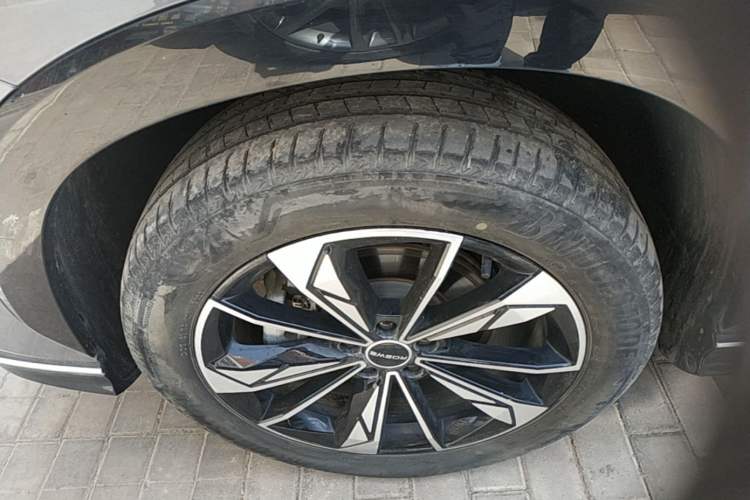 Used Roewe RX5 New Energy 2023 eRX5 Ultra-Hybrid Comfort Edition Left Front Wheel Hub