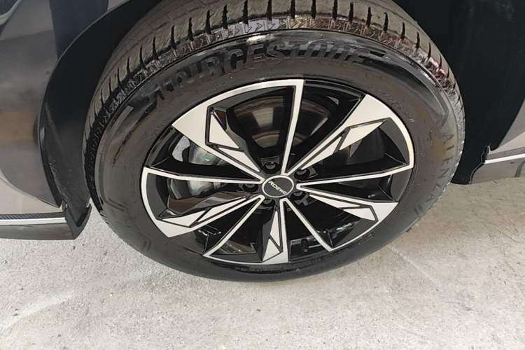 Used Roewe RX5 New Energy 2023 eRX5 Super Hybrid Premium Edition Left Front Wheel Hub