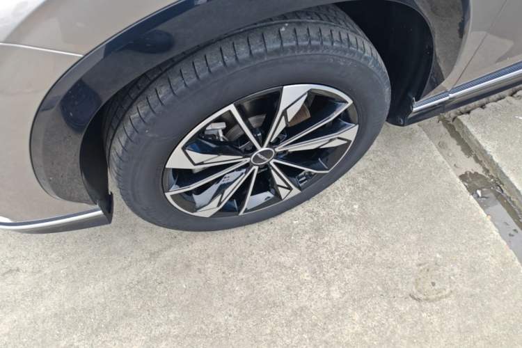 Used Roewe RX5 New Energy 2023 eRX5 Ultra-Hybrid Comfort Edition Left Front Wheel Hub