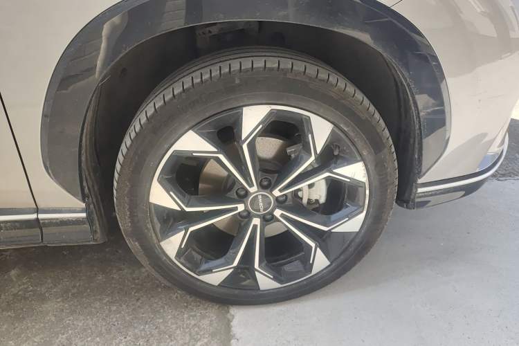 Used Roewe RX5 New Energy 2023 eRX5 Super Hybrid Prestige Edition Right Front Wheel Hub