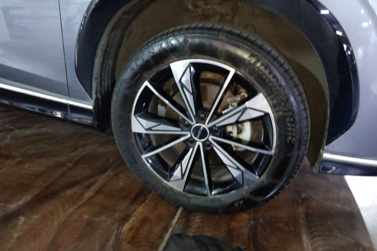 Used Roewe RX5 New Energy 2023 eRX5 Super Hybrid Premium Edition Right Front Wheel Hub
