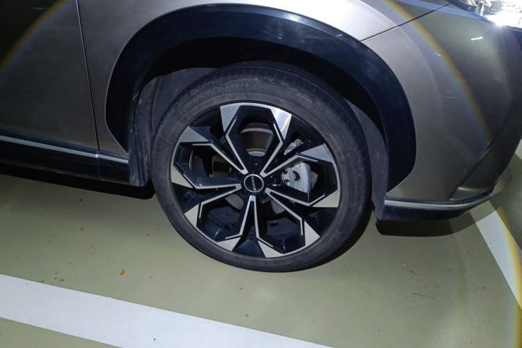 Used Roewe RX5 New Energy 2023 eRX5 Super Hybrid Prestige Edition Right Front Wheel Hub
