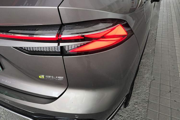 Used Roewe RX5 New Energy 2023 eRX5 Super Hybrid Premium Edition Right Rear Taillight