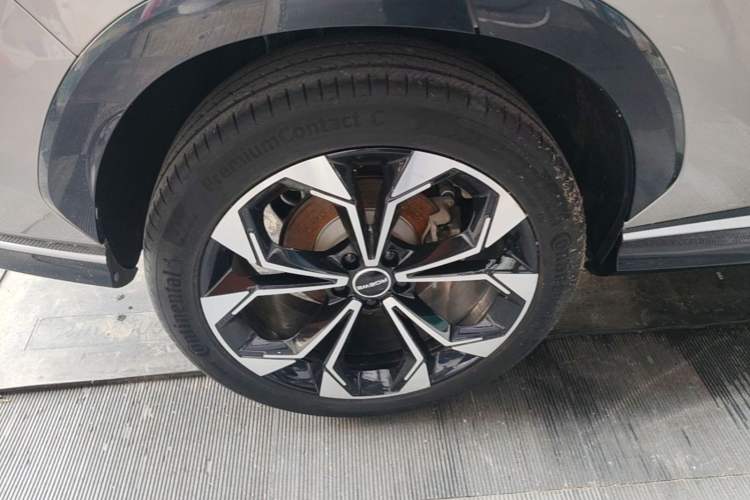 Used Roewe RX5 New Energy 2023 eRX5 Super Hybrid Prestige Edition Right Rear Wheel Hub