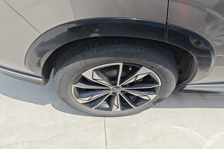 Used Roewe RX5 New Energy 2023 eRX5 Ultra-Hybrid Comfort Edition Right Rear Wheel Hub