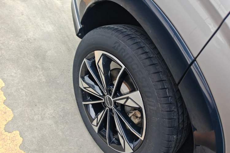 Used Roewe RX5 New Energy 2023 eRX5 Ultra-Hybrid Comfort Edition Right Rear Wheel Hub