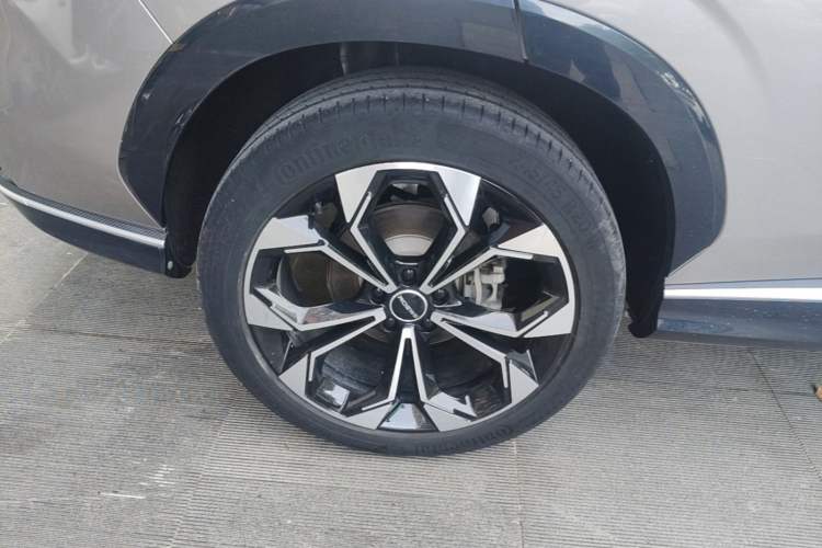 Used Roewe RX5 New Energy 2023 eRX5 Super Hybrid Prestige Edition Right Rear Wheel Hub