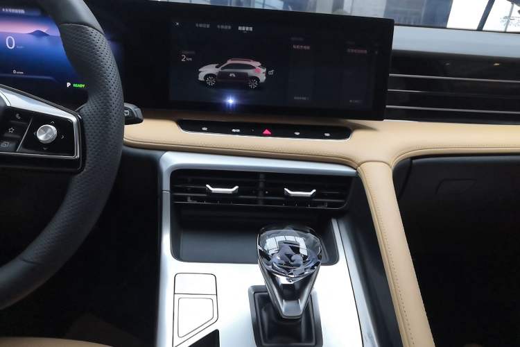 Used Roewe RX5 New Energy 2023 eRX5 Ultra-Hybrid Comfort Edition Audio And AC Panel