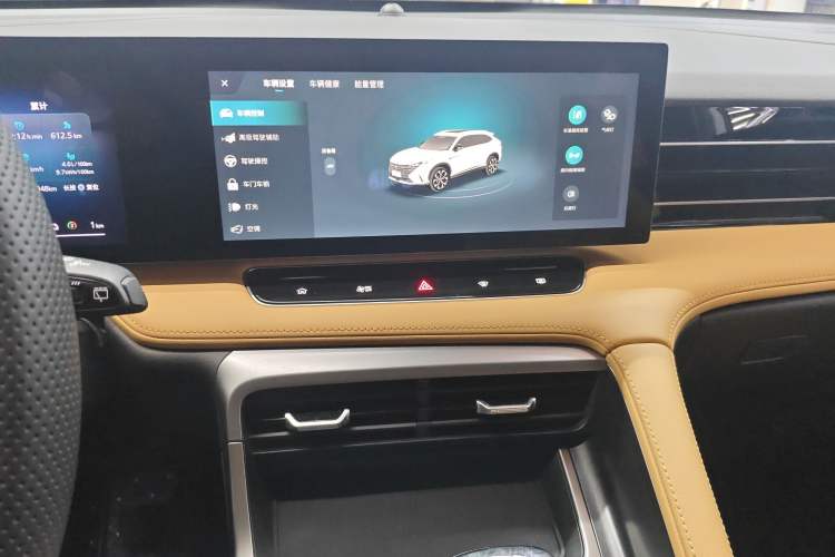 Used Roewe RX5 New Energy 2023 eRX5 Super Hybrid Premium Edition Audio And AC Panel