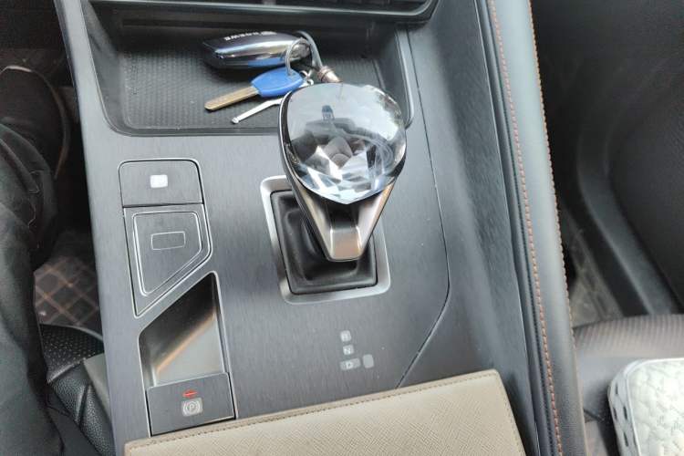 Used Roewe RX5 New Energy 2023 eRX5 Ultra-Hybrid Comfort Edition Gear Lever