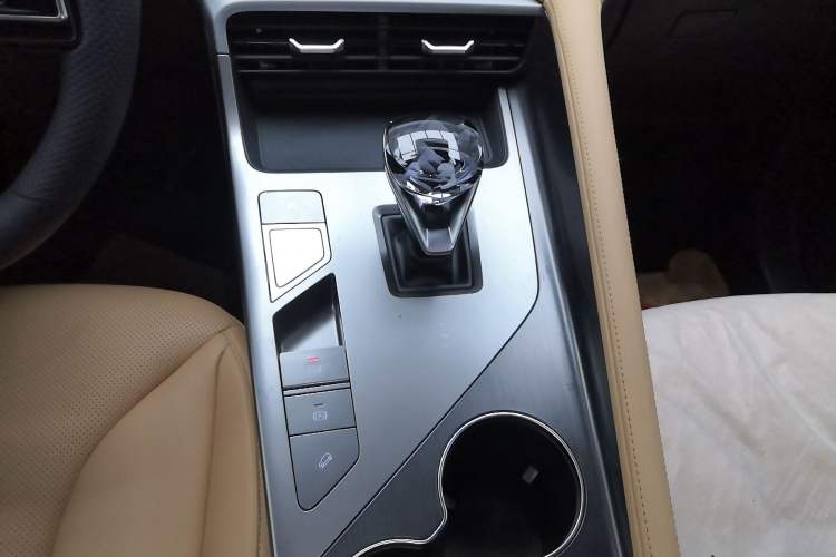 Used Roewe RX5 New Energy 2023 eRX5 Ultra-Hybrid Comfort Edition Gear Lever