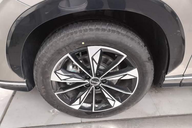 Used Roewe RX5 New Energy 2023 eRX5 Ultra-Hybrid Comfort Edition Left Front Wheel Hub