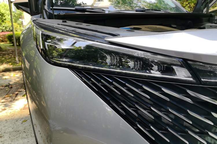 Used Roewe RX5 New Energy 2023 eRX5 Super Hybrid Premium Edition Right Front Headlight