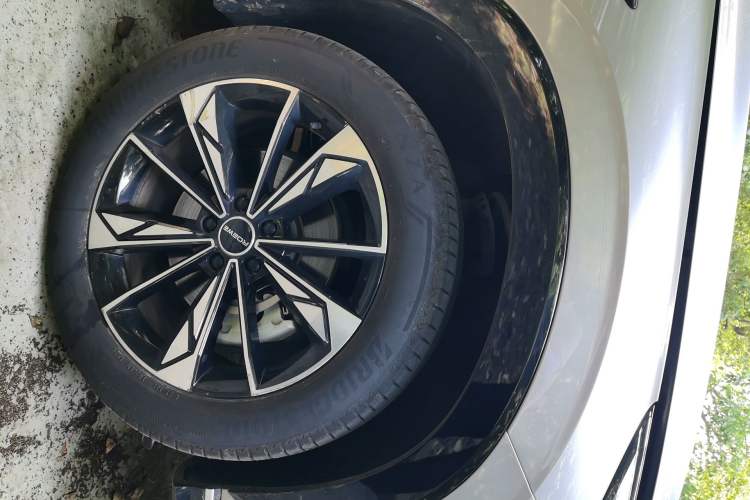 Used Roewe RX5 New Energy 2023 eRX5 Super Hybrid Premium Edition Right Front Wheel Hub