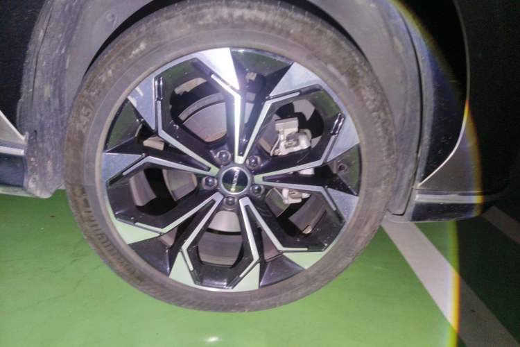 Used Roewe RX5 New Energy 2023 eRX5 Super Hybrid Prestige Edition Right Front Wheel Hub