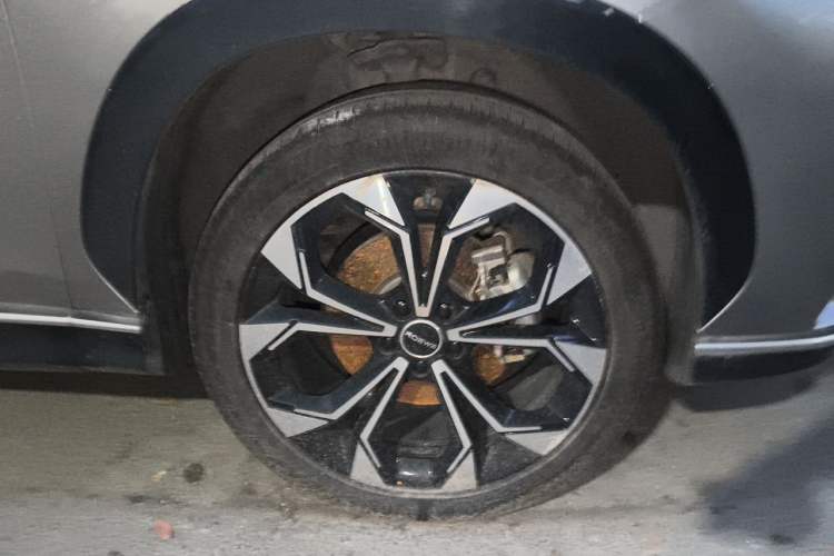 Used Roewe RX5 New Energy 2023 eRX5 Super Hybrid Prestige Edition Right Front Wheel Hub