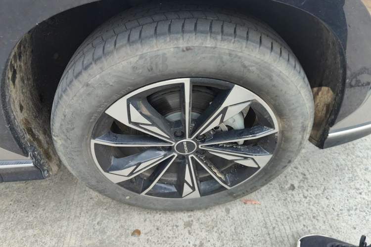 Used Roewe RX5 New Energy 2023 eRX5 Ultra-Hybrid Comfort Edition Right Front Wheel Hub