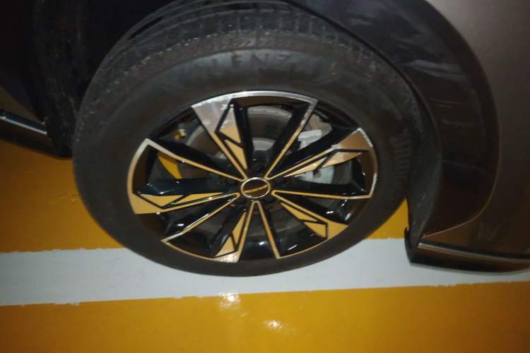Used Roewe RX5 New Energy 2023 eRX5 Super Hybrid Premium Edition Right Front Wheel Hub