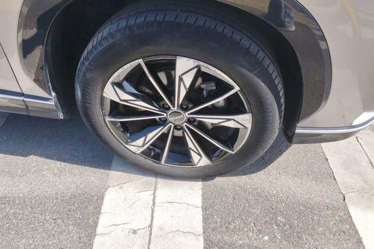 Used Roewe RX5 New Energy 2023 eRX5 Super Hybrid Prestige Edition Right Front Wheel Hub