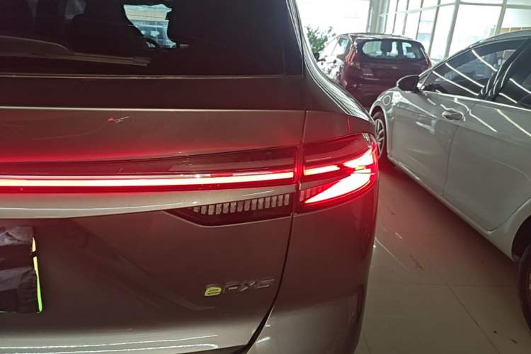 Used Roewe RX5 New Energy 2023 eRX5 Super Hybrid Premium Edition Right Rear Taillight