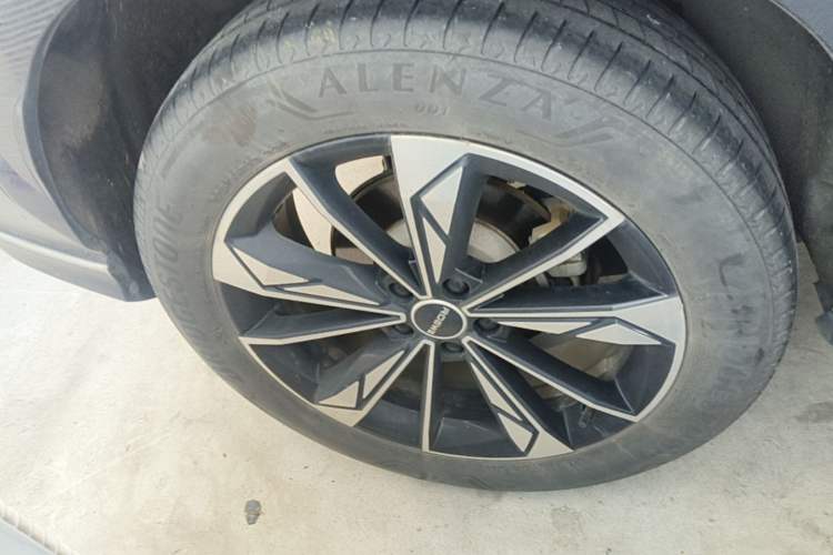 Used Roewe RX5 New Energy 2023 eRX5 Super Hybrid Prestige Edition Right Rear Wheel Hub