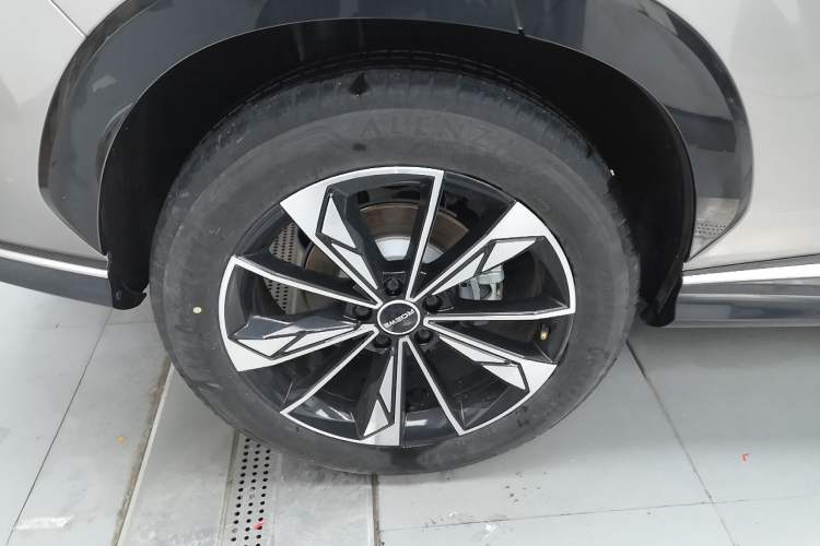 Used Roewe RX5 New Energy 2023 eRX5 Ultra-Hybrid Comfort Edition Right Rear Wheel Hub