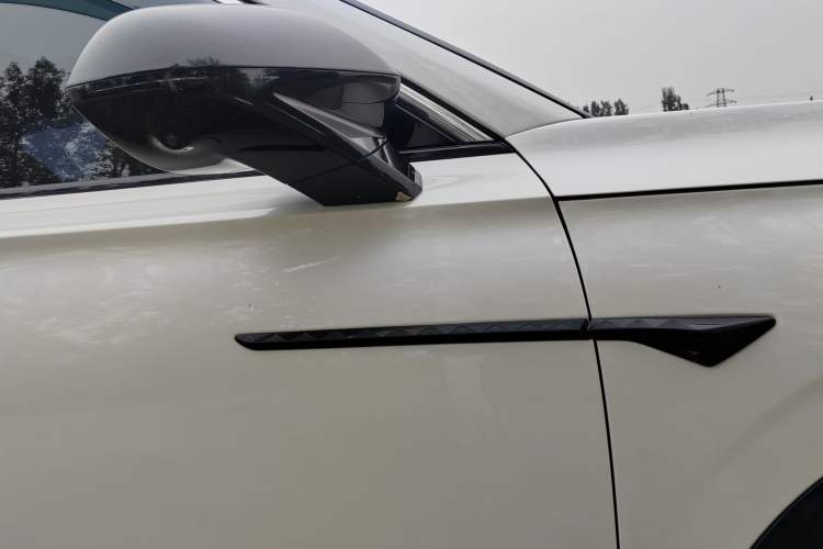 Used Roewe RX5 New Energy 2023 eRX5 Super Hybrid Premium Edition Exterior 5