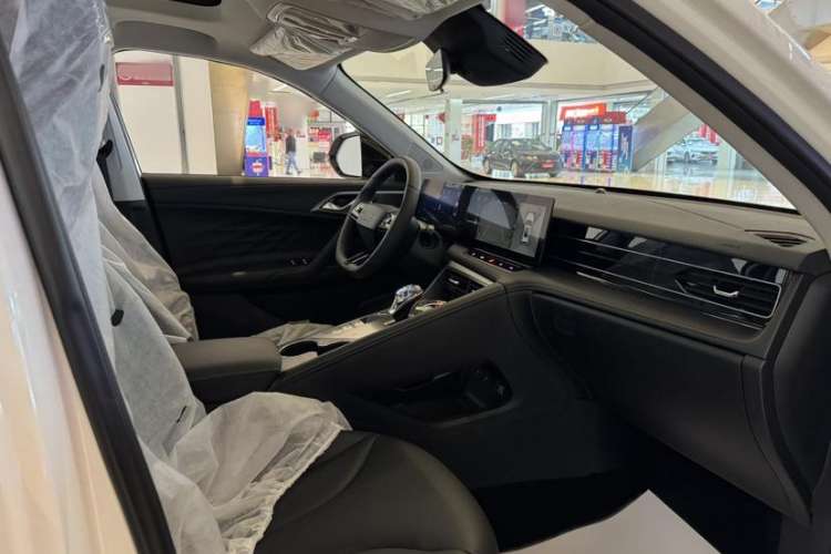 Used Roewe RX5 New Energy 2023 eRX5 Super Hybrid Premium Edition Interior 13