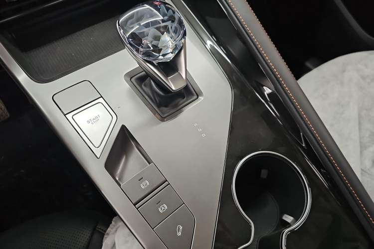 Used Roewe RX5 New Energy 2023 eRX5 Ultra-Hybrid Comfort Edition Interior 4
