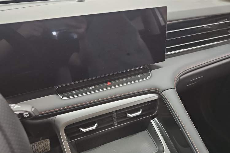 Used Roewe RX5 New Energy 2023 eRX5 Ultra-Hybrid Comfort Edition Interior 5