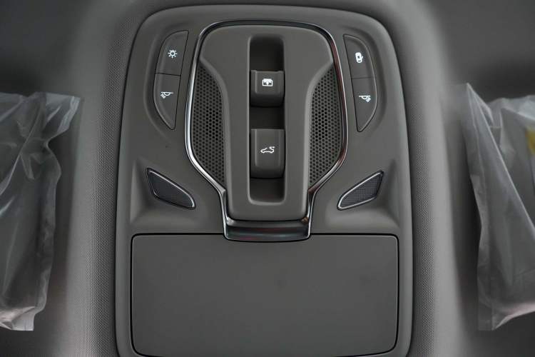 Used Roewe RX5 New Energy 2023 eRX5 Super Hybrid Premium Edition Interior 5