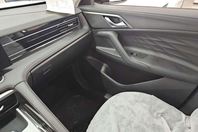 Used Roewe RX5 New Energy 2023 eRX5 Ultra-Hybrid Comfort Edition Interior 7