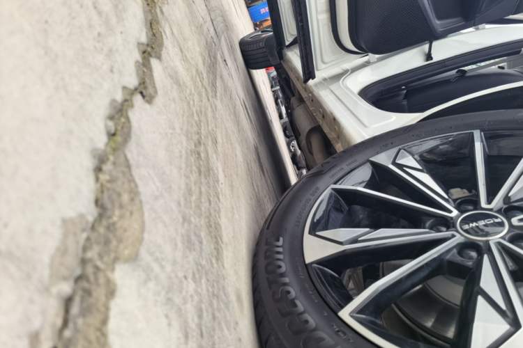Used Roewe RX5 New Energy 2023 eRX5 Ultra-Hybrid Comfort Edition Left Side Sill