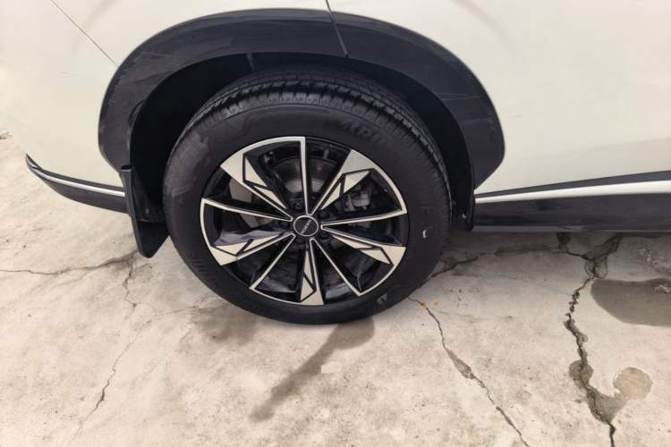 Used Roewe RX5 New Energy 2023 eRX5 Ultra-Hybrid Comfort Edition Right Rear Wheel Hub