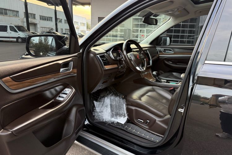 Used Roewe RX8 2018 30T Smart Connectivity Two-Wheel Drive Flagship Edition Interior 1