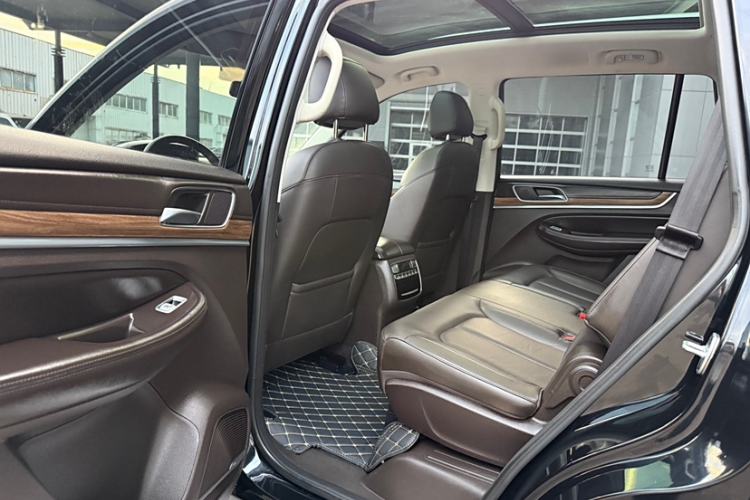 Used Roewe RX8 2018 30T Smart Connectivity Two-Wheel Drive Flagship Edition Interior 2