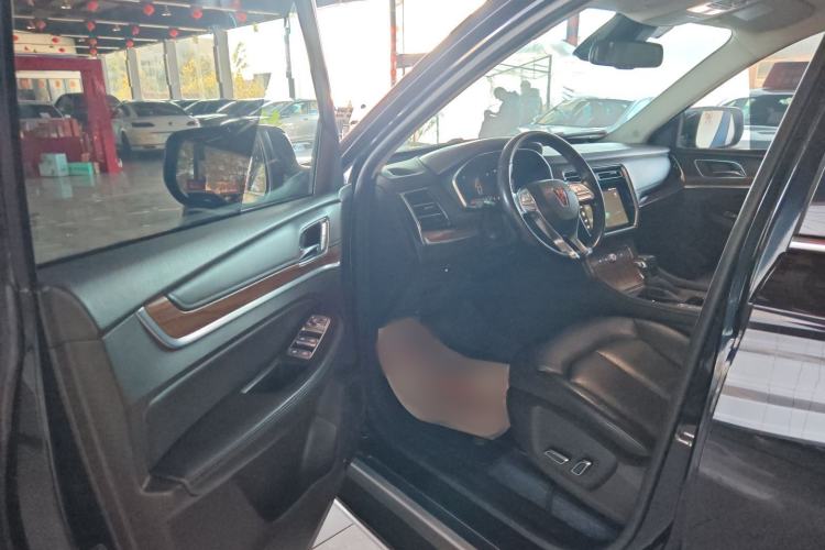 Used Roewe RX8 2018 30T Smart Connectivity Two-Wheel Drive Supreme Edition Interior 2