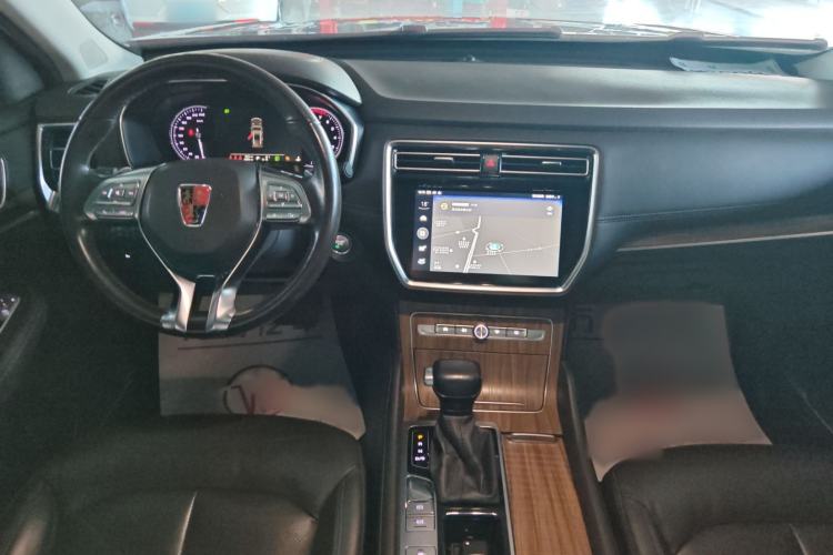 Used Roewe RX8 2018 30T Smart Connectivity Two-Wheel Drive Supreme Edition Interior 3