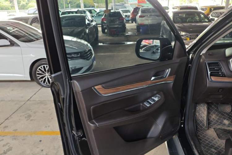 Used Roewe RX8 2019 30T Smart Connectivity Two-Wheel Drive Supreme Flagship Edition Left Front Door Interior
