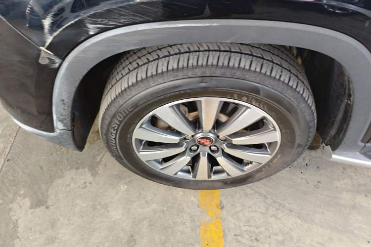 Used Roewe RX8 2019 30T Smart Connectivity Two-Wheel Drive Supreme Flagship Edition Left Front Wheel Hub