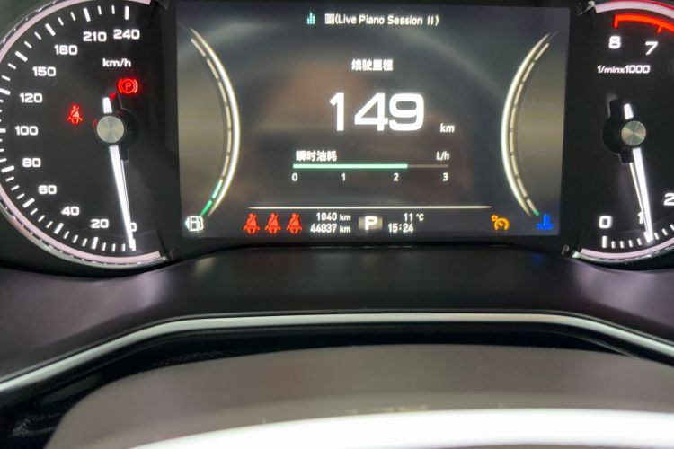 Used Roewe RX8 2018 30T Smart Connectivity Two-Wheel Drive Flagship Edition Odometer Close Up