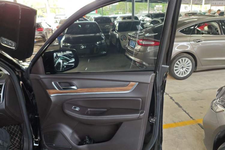 Used Roewe RX8 2019 30T Smart Connectivity Two-Wheel Drive Supreme Flagship Edition Right Front Door Interior