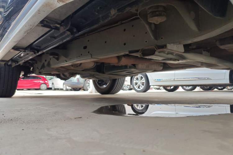 Used Roewe RX8 2019 30T Smart Connectivity Two-Wheel Drive Supreme Flagship Edition Right Side Sill