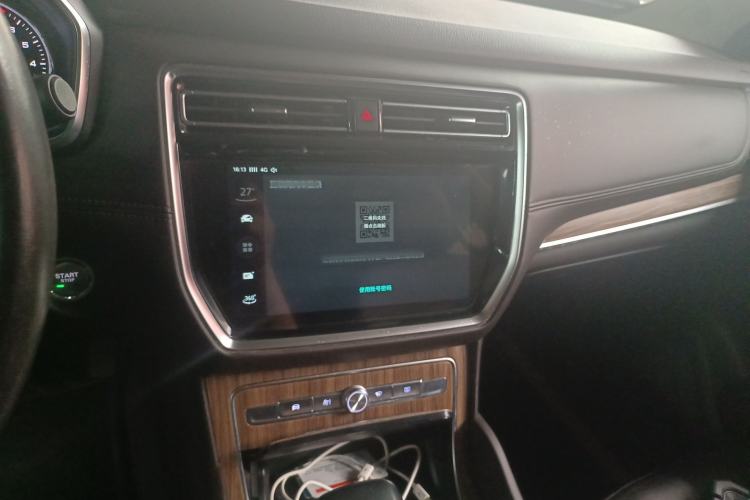 Used Roewe RX8 2018 30T Smart Connectivity Two-Wheel Drive Flagship Edition Audio And AC Panel