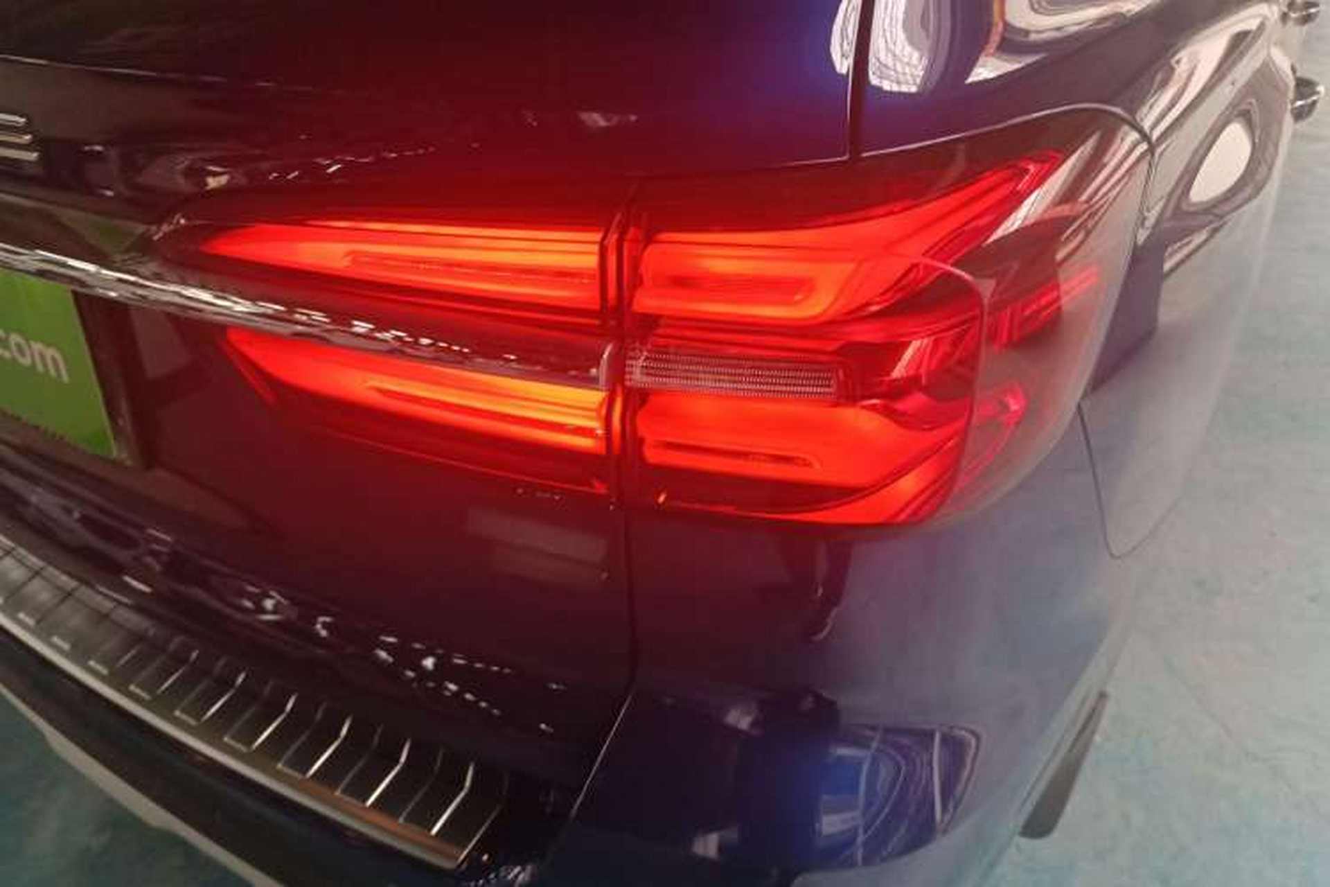 Used Roewe RX8 2018 30T Smart Connectivity Two-Wheel Drive Flagship Edition Exterior 6
