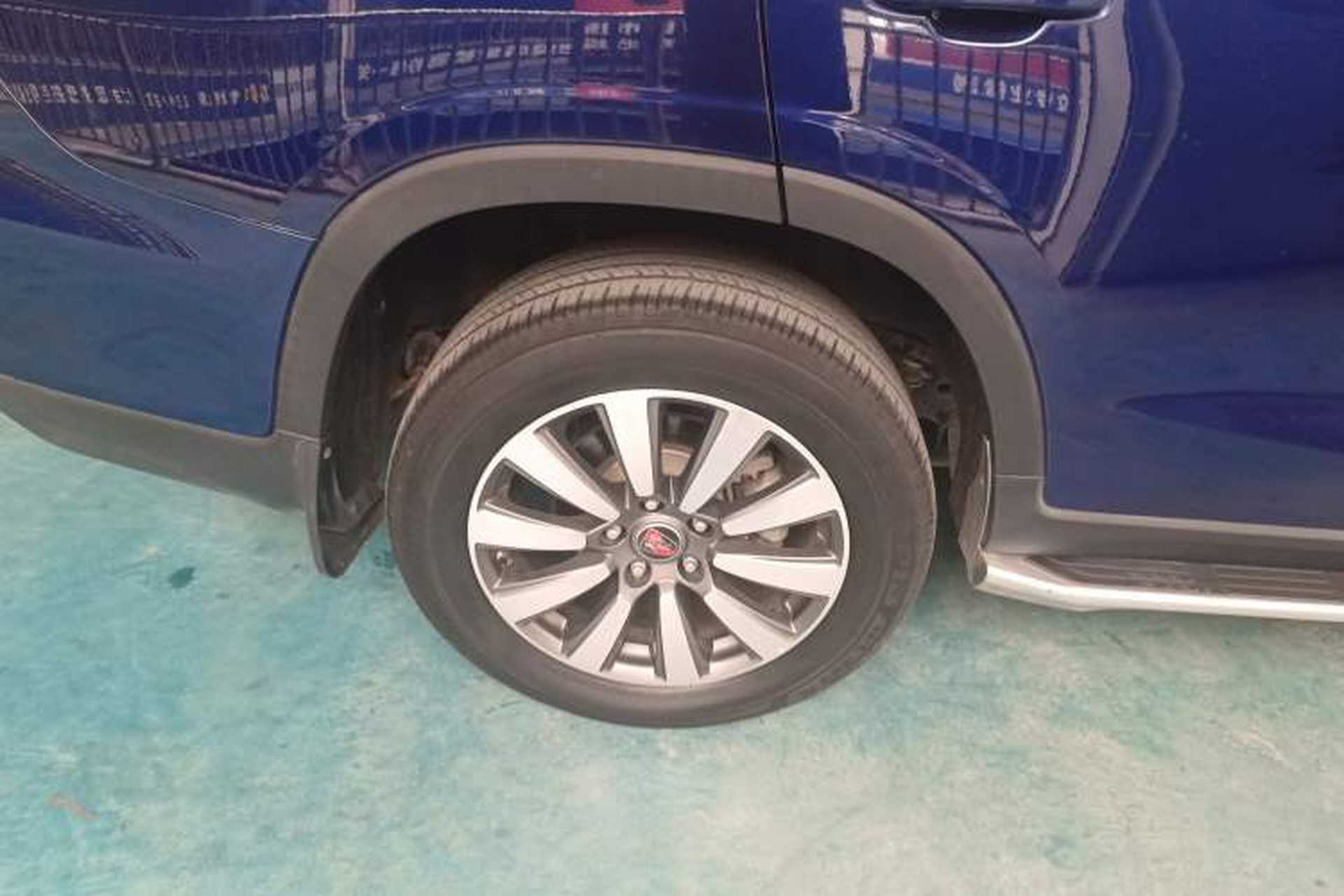 Used Roewe RX8 2018 30T Smart Connectivity Two-Wheel Drive Flagship Edition Exterior 8