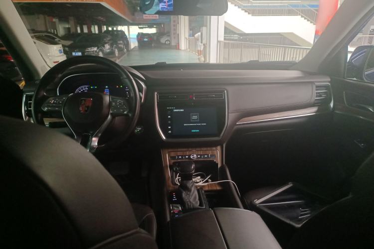 Used Roewe RX8 2018 30T Smart Connectivity Two-Wheel Drive Flagship Edition Interior 2