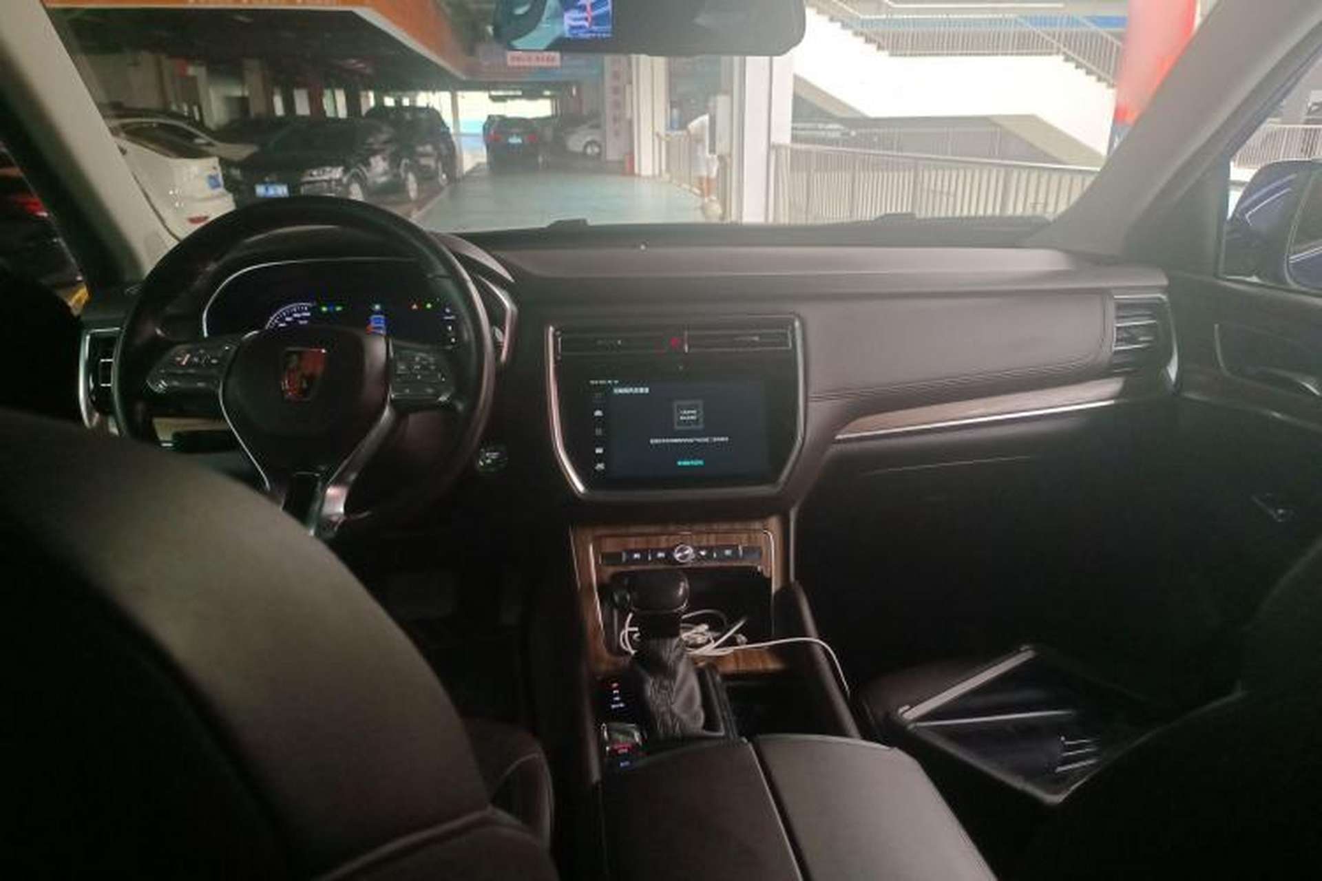 Used Roewe RX8 2018 30T Smart Connectivity Two-Wheel Drive Flagship Edition Interior 2